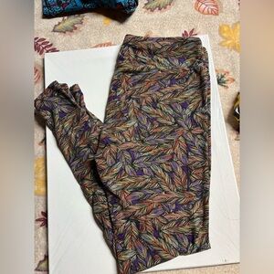 LuLaRoe Feathers Tall and Curvy Leggings
